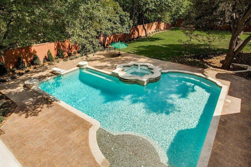 Custom-formal-diving-pool-and-raised-spa